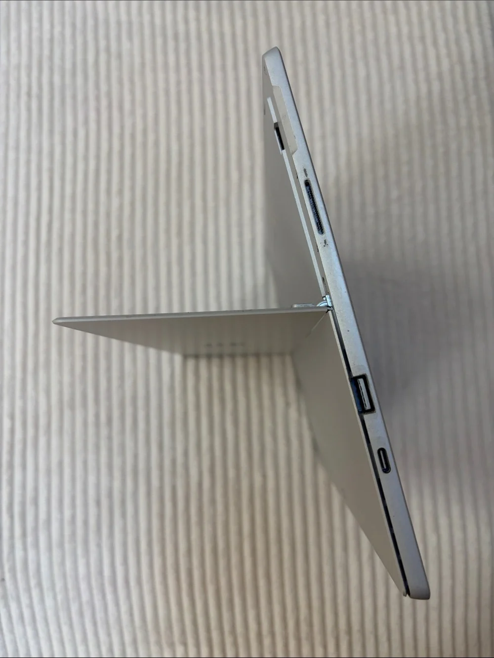 Sleek Black Tablet - High-Performance Touchscreen